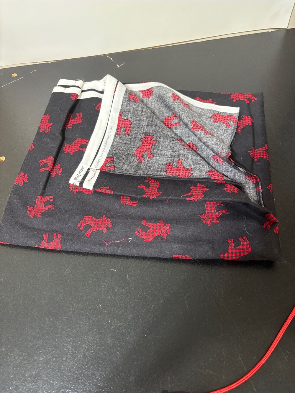 💐3/$15 Black and Red Moose Print Fabric